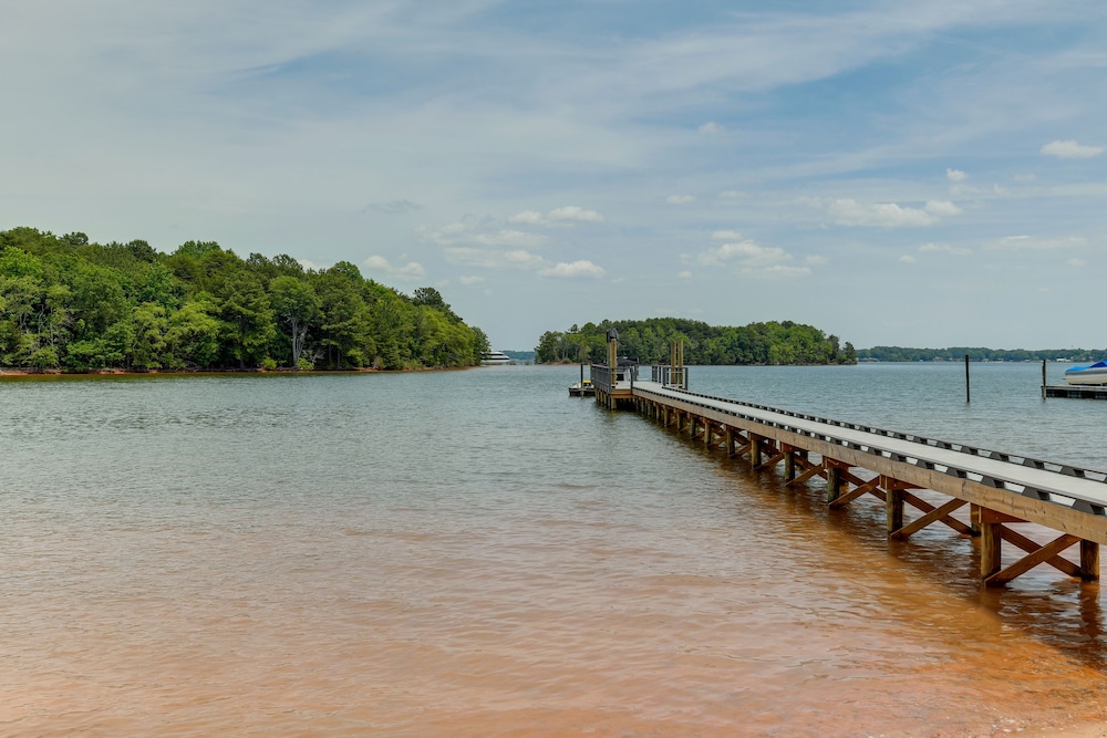 'island Point Cottage' on Lake Norman With Porch!
