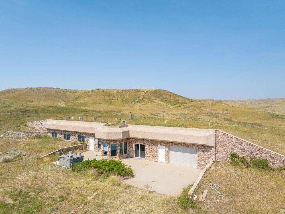 Cheyenne River Ranch 4br Earth Sheltered Home With Hot Tub! 4 Bedroom Home by RedAwning