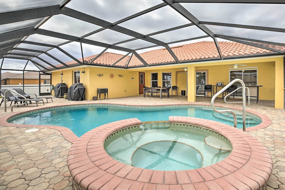 Spacious Florida Oasis Near Cape Coral Parkway