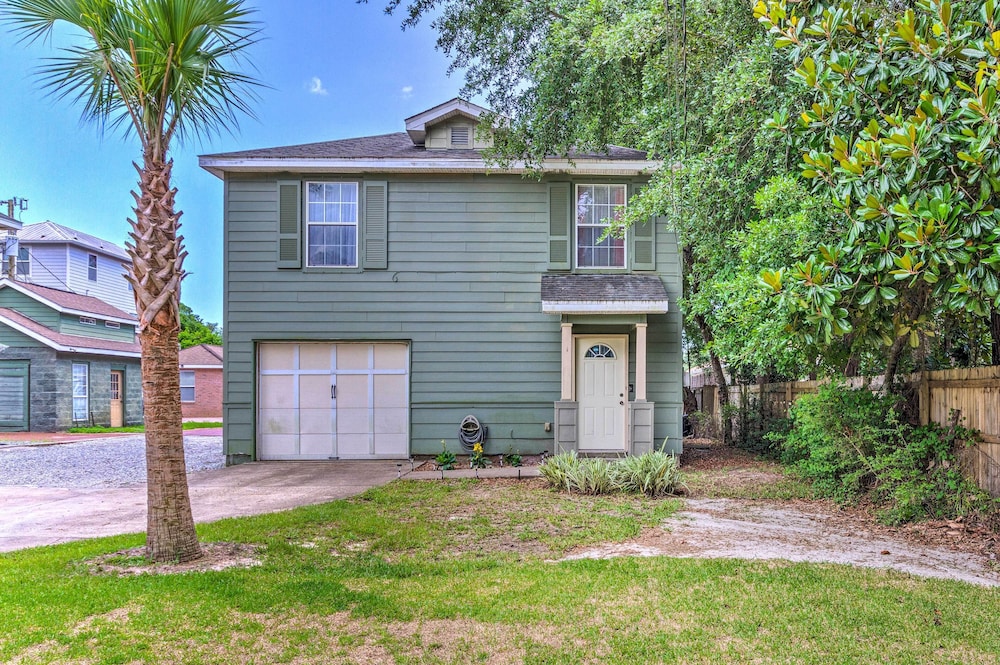 Navarre Beach House: Minutes to Restaurants!