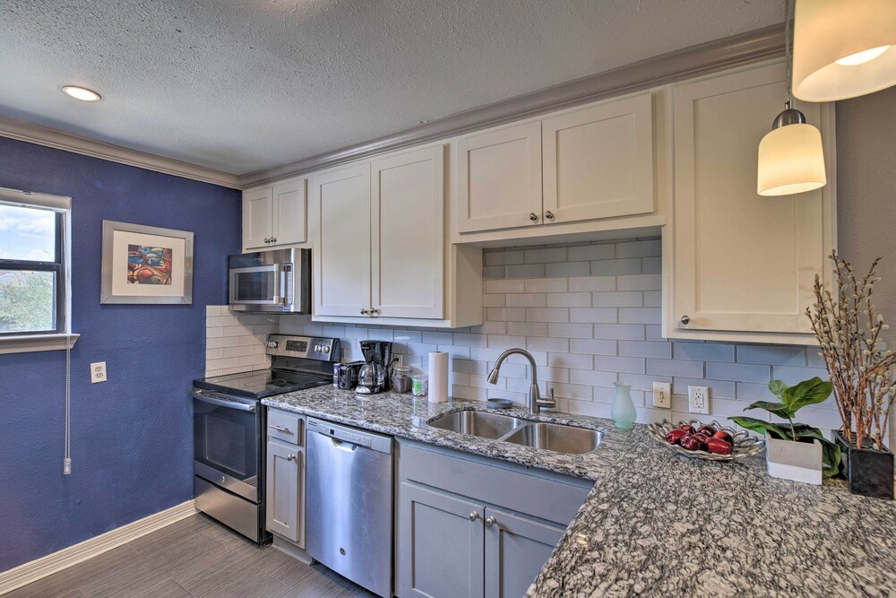 Pet-friendly Condo in Houston w/ Community Grills view 4