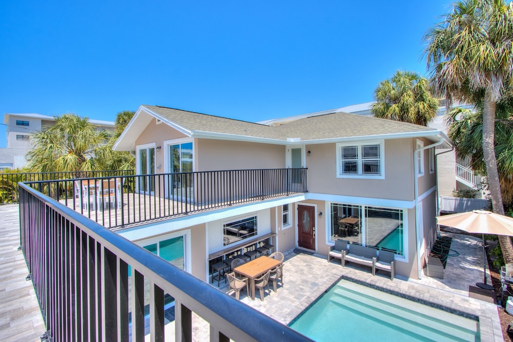 Forever Sunshine Ix - Weekly Beach Rental 9 Bedroom Apts by Redawning