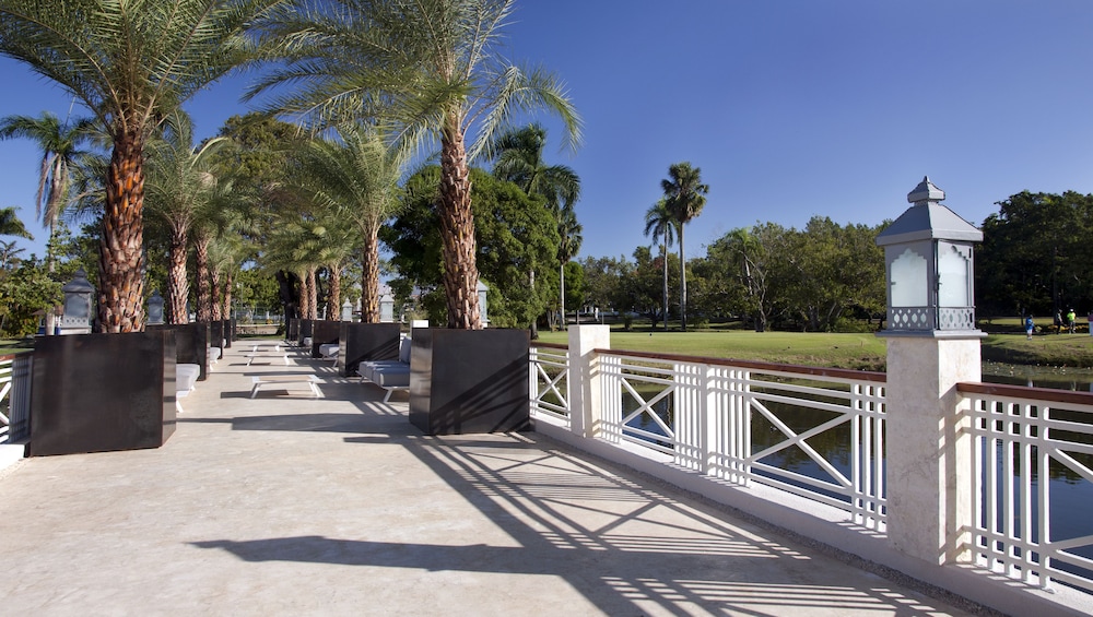 VH Atmosphere - Adults Only - Property Image 23