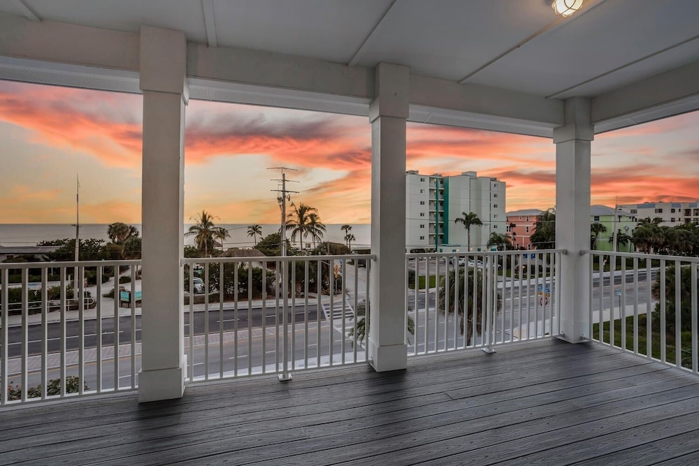 Sunset Paradise Two Story Home Across From Peaceful Beach!1blk Publix/ Rentals/trolley 4 Bedroom Home by RedAwning
