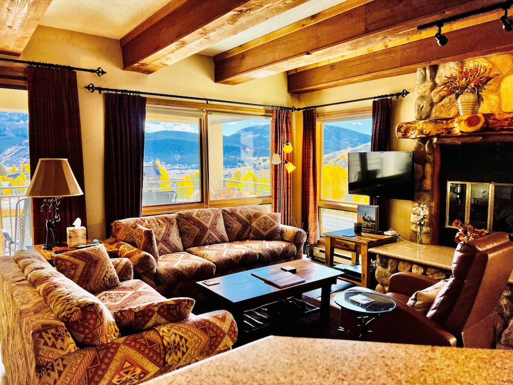 Spacious & Cozy With Wood Fireplace 2 Bedroom Condo - No Cleaning Fee! by RedAwning