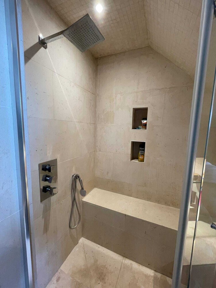 Gorgeous 1BD Flat With Steam Room - South Woodford