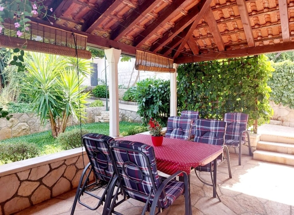 Ita 1 - With Nice Garden - A1 Ita
