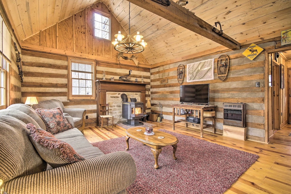Scenic Cabin w/ Deck & Fire Pit - Near Hiking!