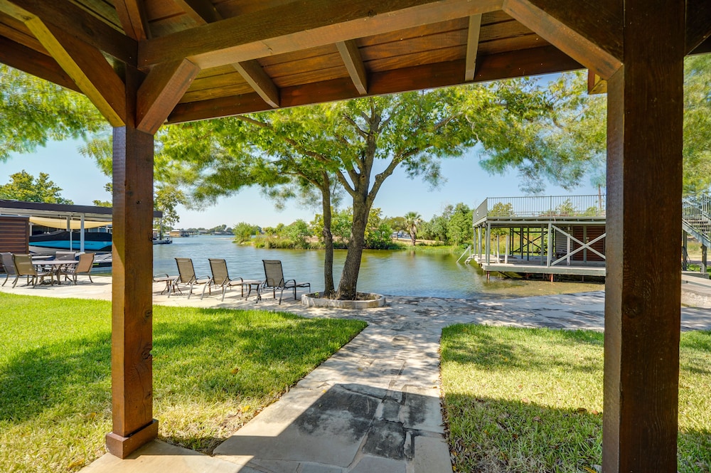 Waterfront Vacation Rental Cabin on Lake Lbj!