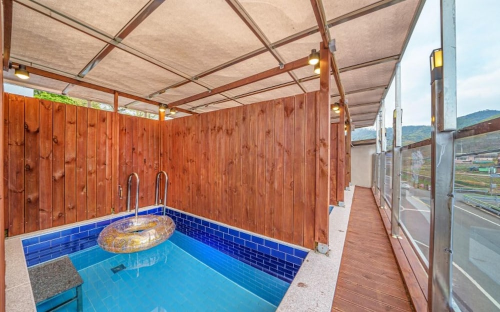 Geojedo The 100 Spa & Poolvilla Pension