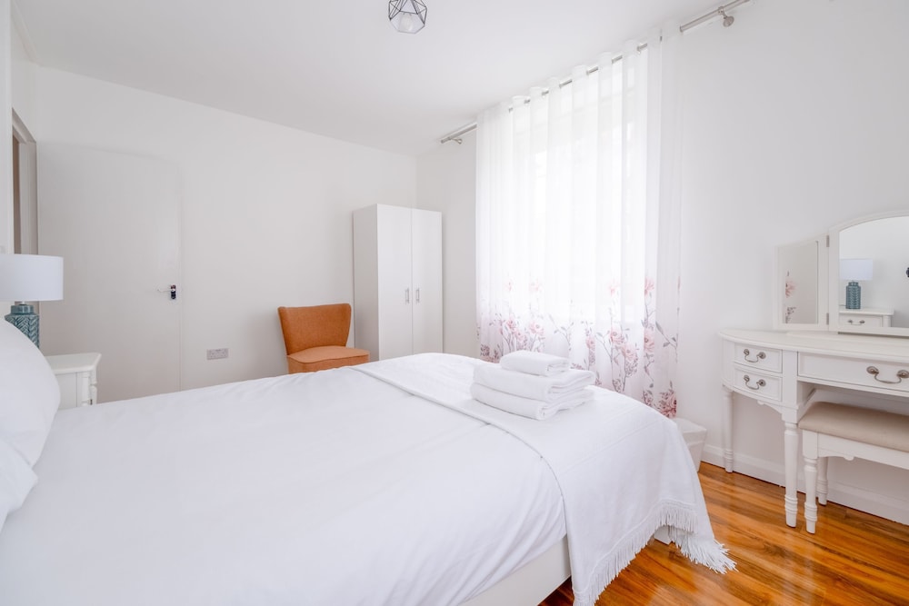 Spacious & Central 4BD Flat - Angel