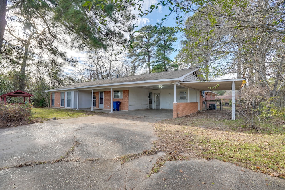 Pet-friendly Louisiana Abode Near Fishing & Hiking