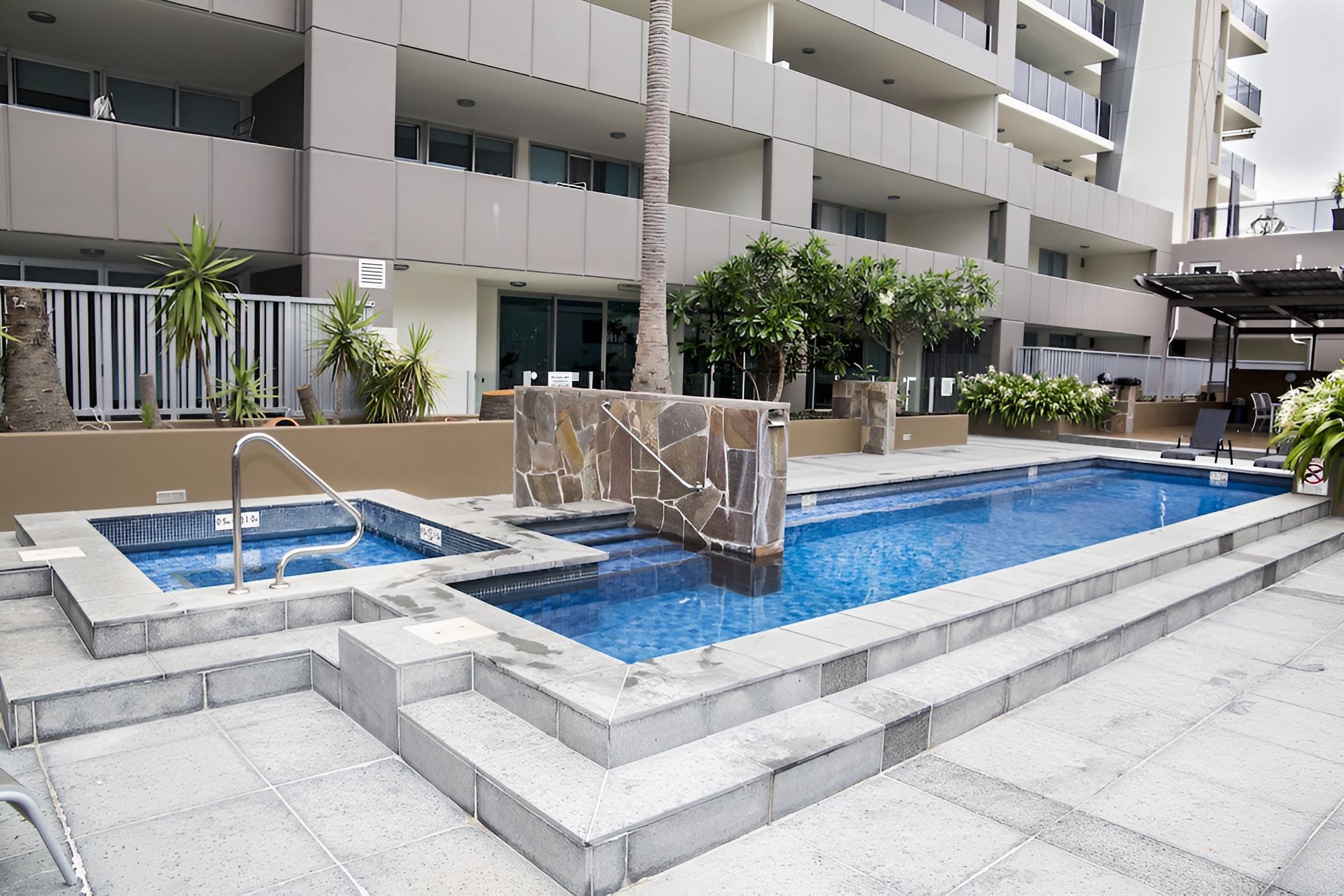 Surfers Paradise Suite with Pool and Spa