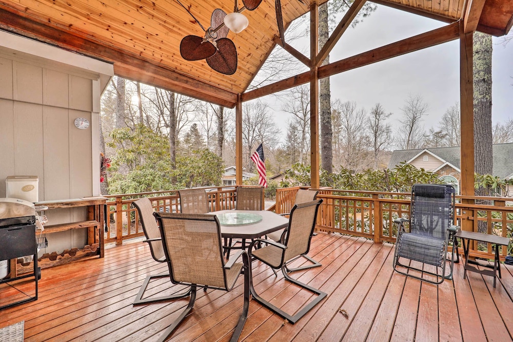 High Country Newland Cabin w/ Deck + Fire Pit!
