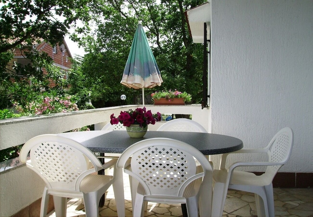 Dragica - With Kids Playground - A3 Lara