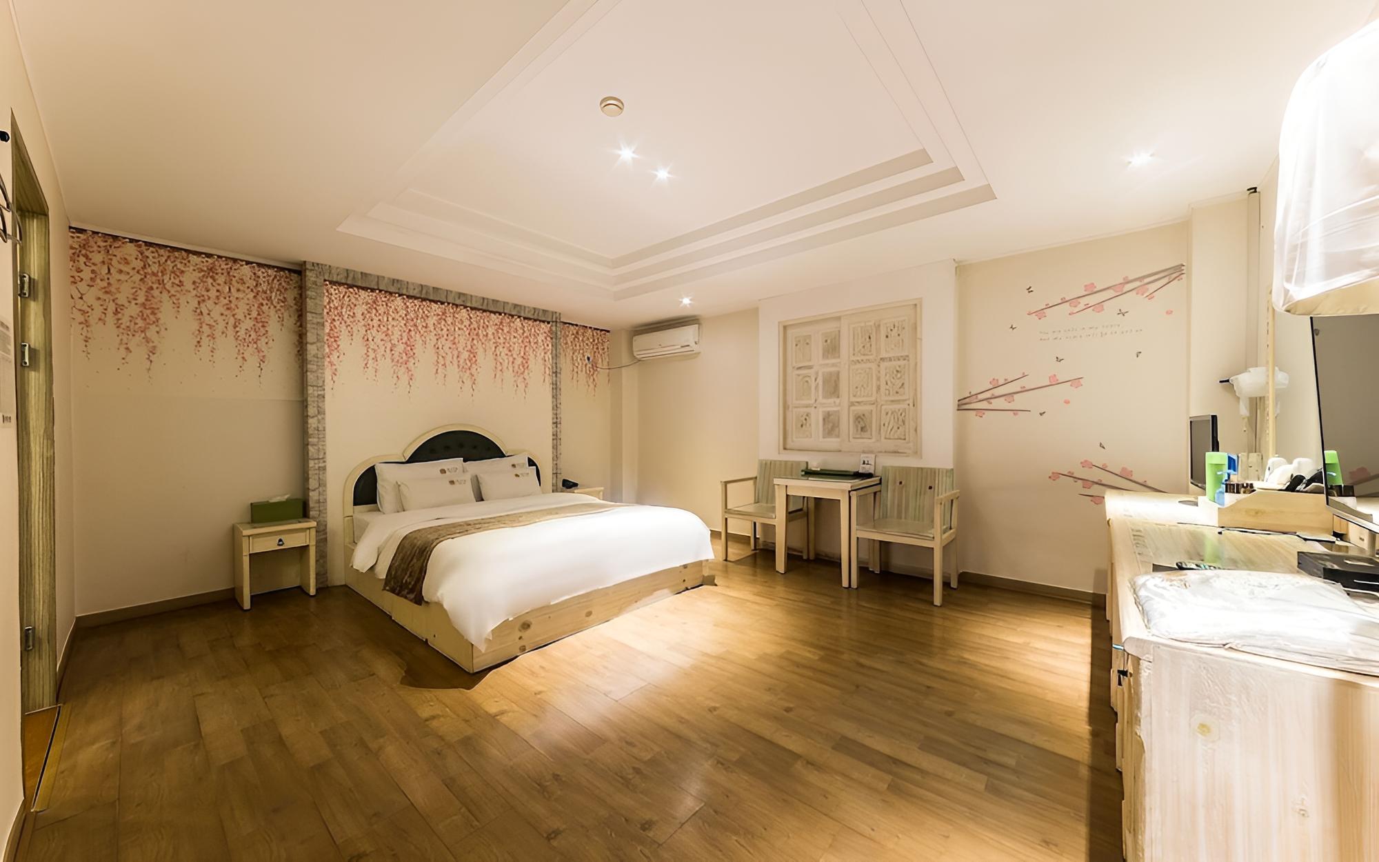 Hwaseong Wolmun Lavender Onchen Hotel