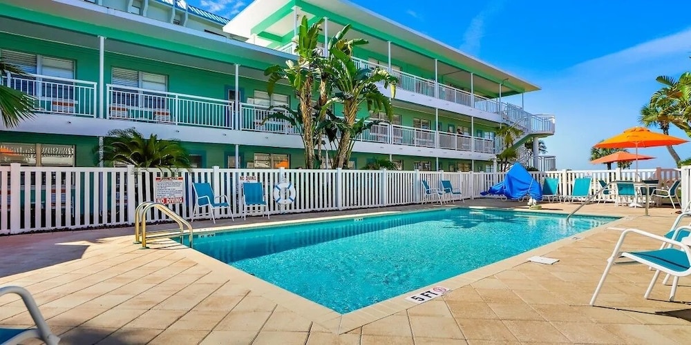Tropic Terrace #10 - Beachfront Rental Studio Bedroom Condo by RedAwning