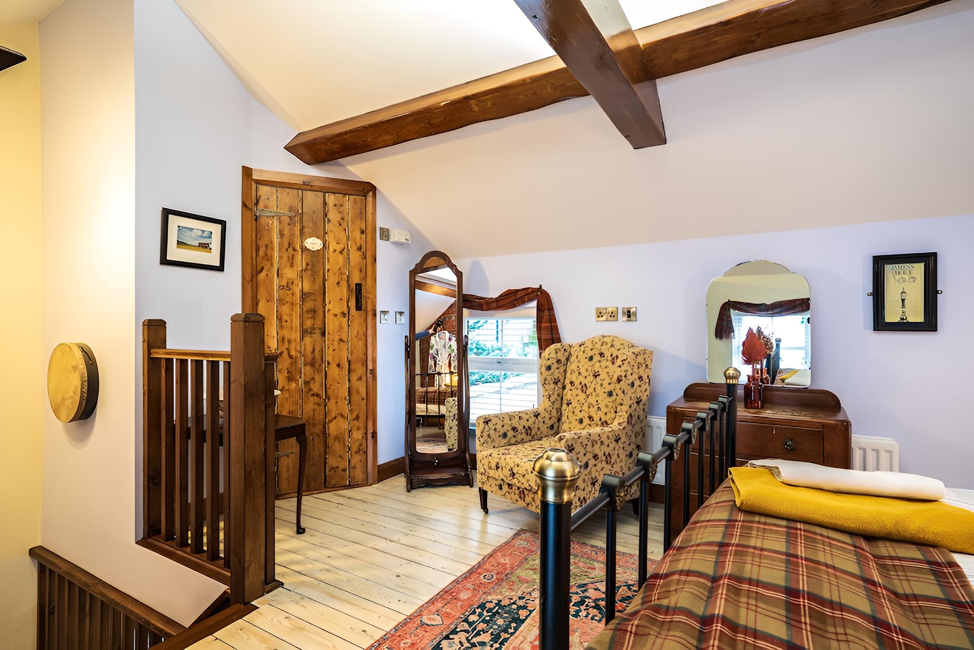 Sorley Boys Snug - Near Museum of Free Derry and Bloody Sunday Memorial