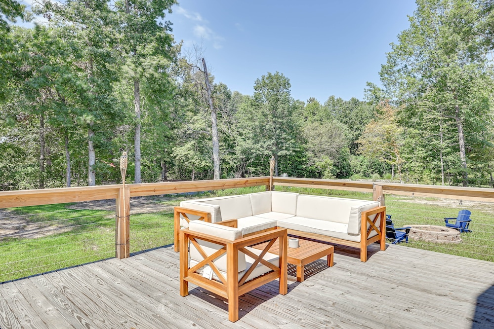 Stunning Home Near Nolin Lake: Hot Tub + Fire Pit! view 4