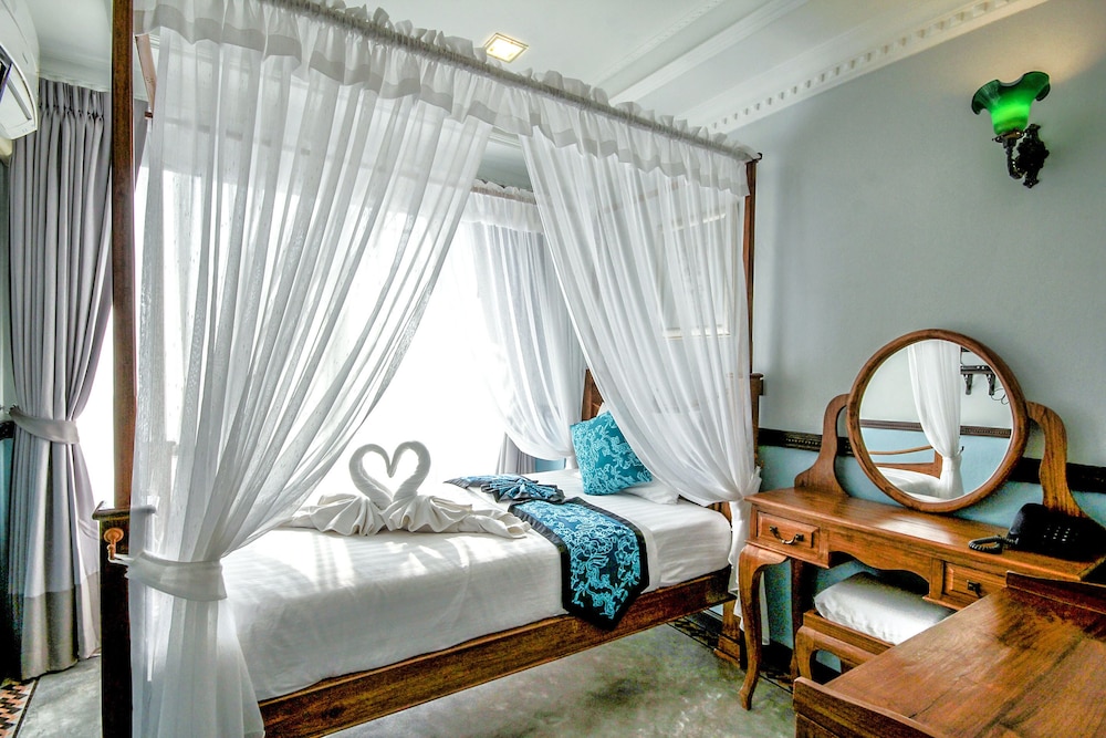 U Residence Hotel