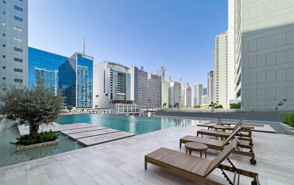 1 BR Apt walking distance to Dubai Mall