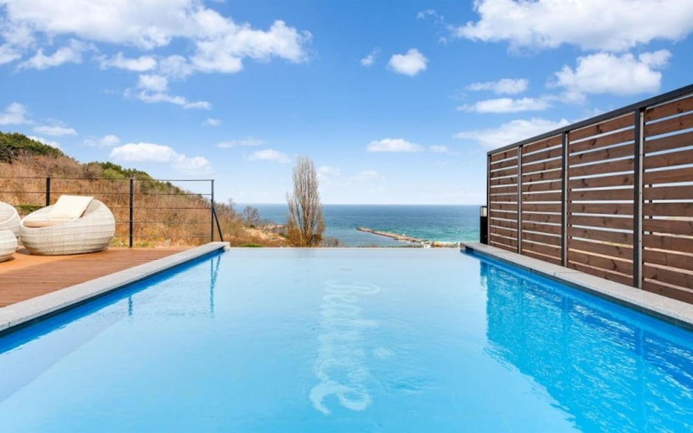 Uljin Beatrice Pool Villa