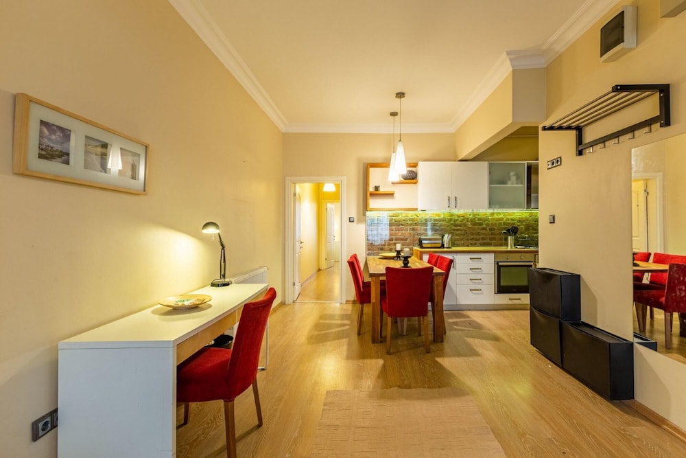 Central Flat 10-min Walk to Taksim Square in Sisli