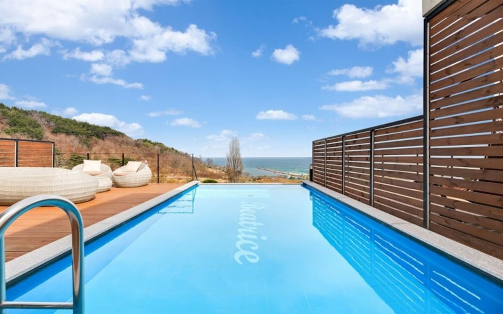 Uljin Beatrice Pool Villa