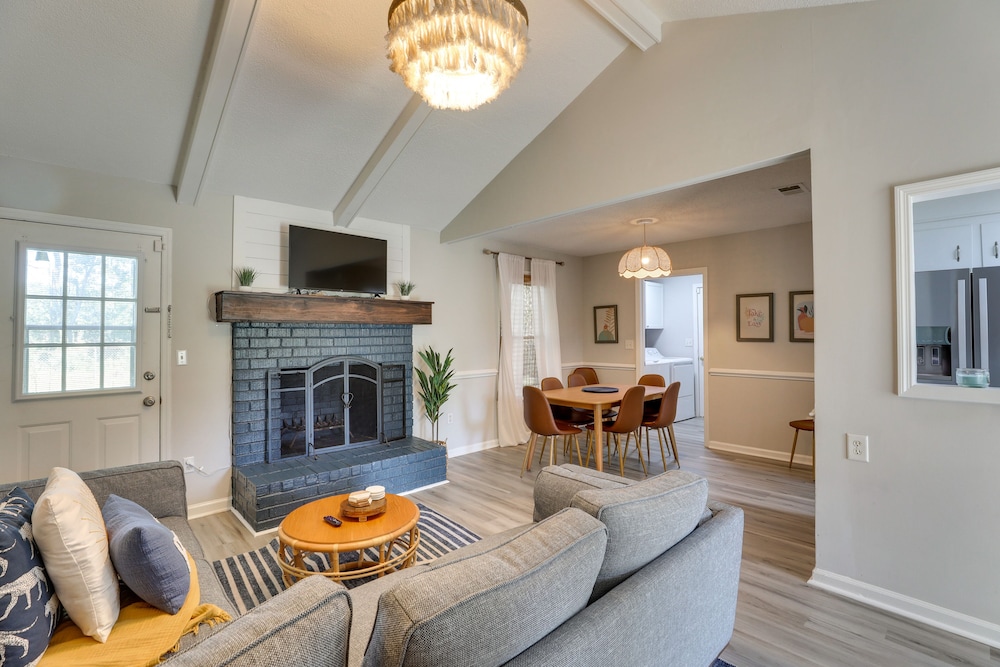 Summerville Vacation Rental: 4 Mi to Downtown!
