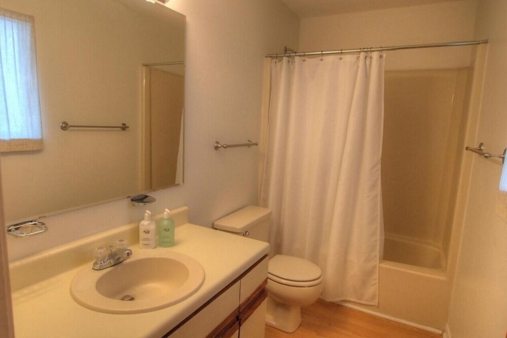 Follow The Sun - 1 Br Apts