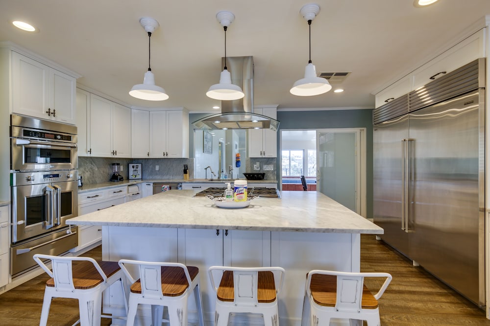 California Retreat - Heated Pool & Foosball Table!
