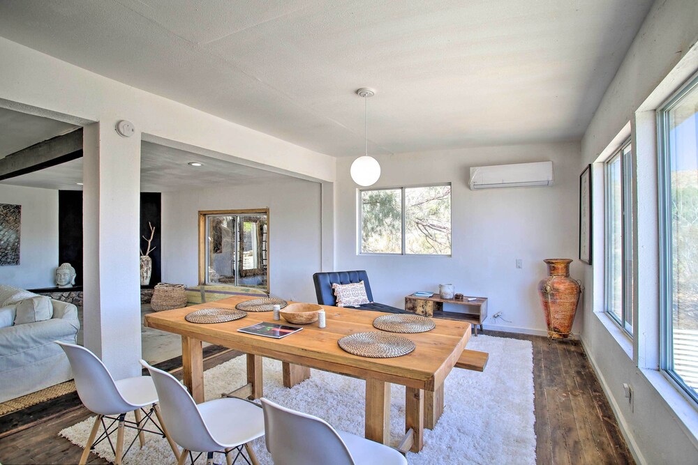 Chic Morongo Valley Home: Mtn Views & Pergola view 3