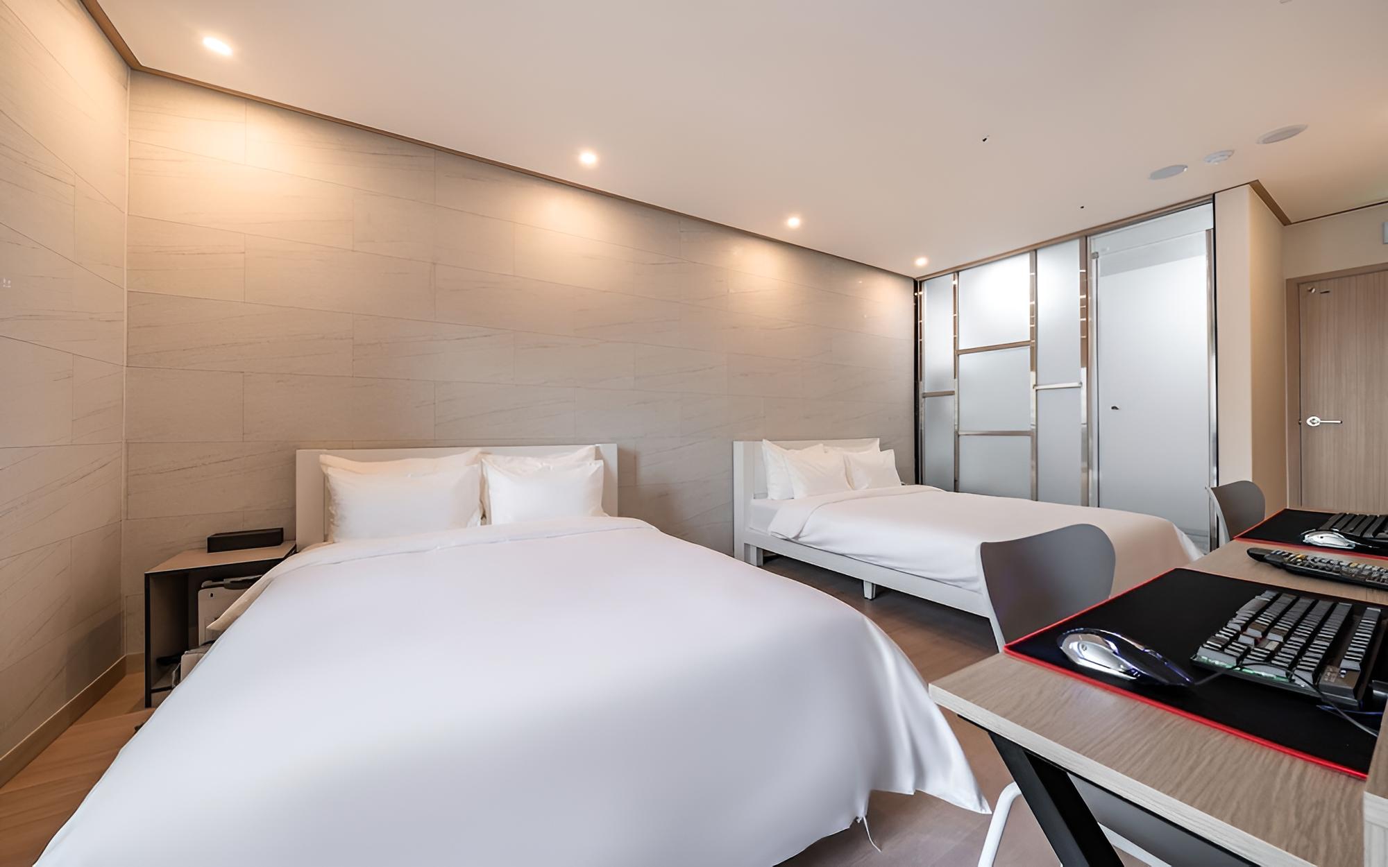 Hwaseong Hotel and You