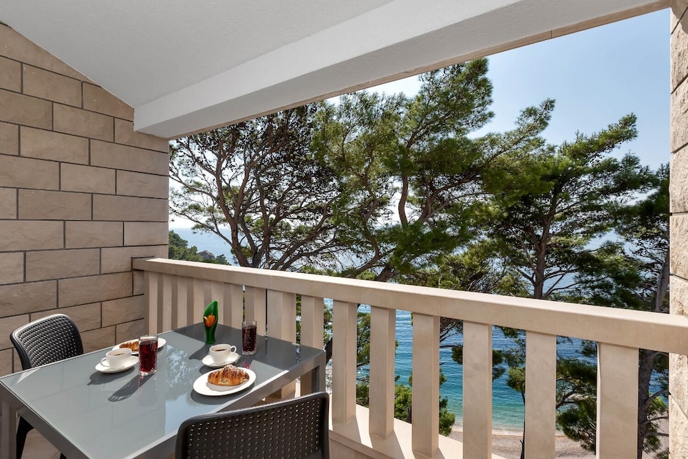 Anka - Amazing Location - SA4