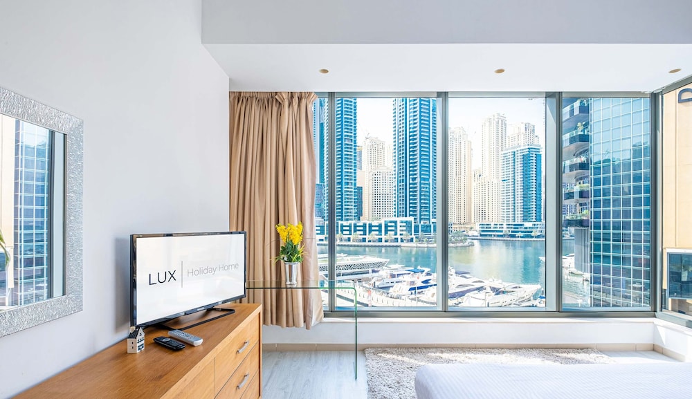 LUX Holiday Home - Silverene Towers 1
