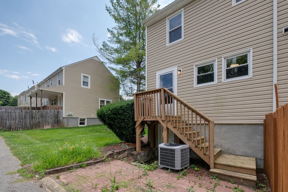 Blacksburg Vacation Rental Near Virginia Tech! view 3