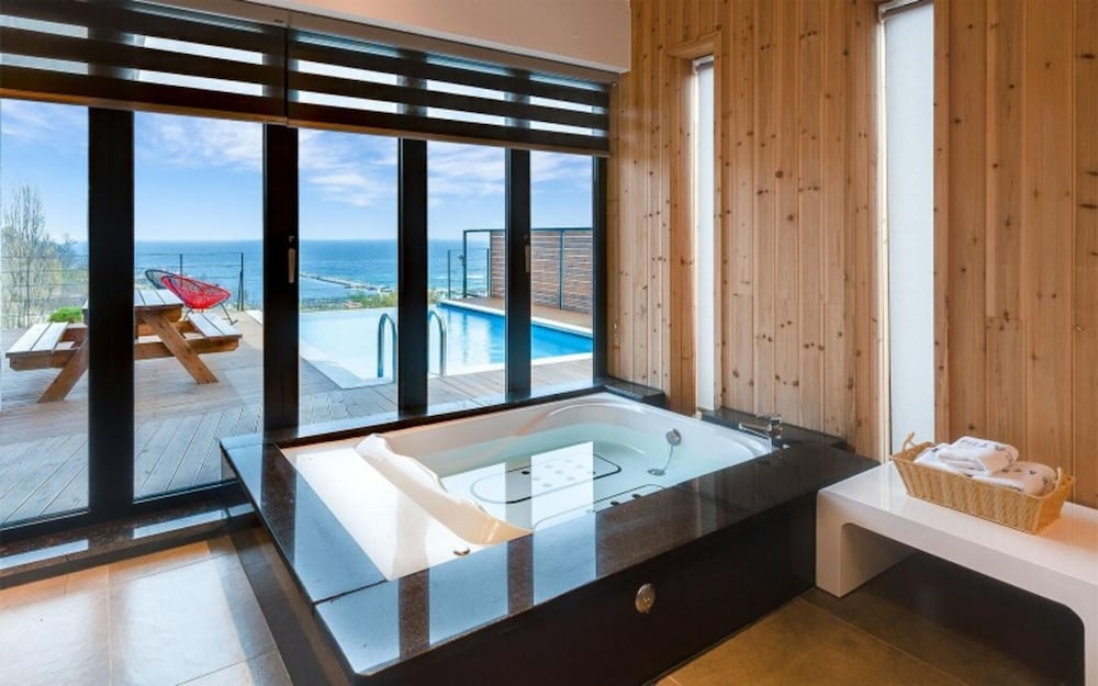 Uljin Beatrice Pool Villa