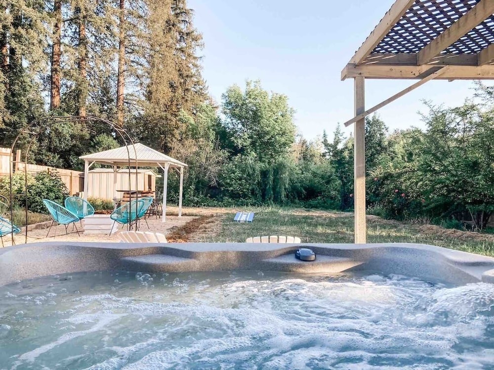 Close To River & Wineries, 2br Cottage With Hottub 2 Bedroom Home by Redawning