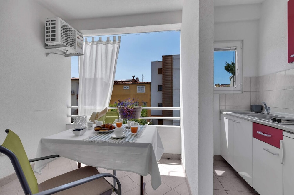 Ivica - 100m From the Beach - SA1 Ljubicasti