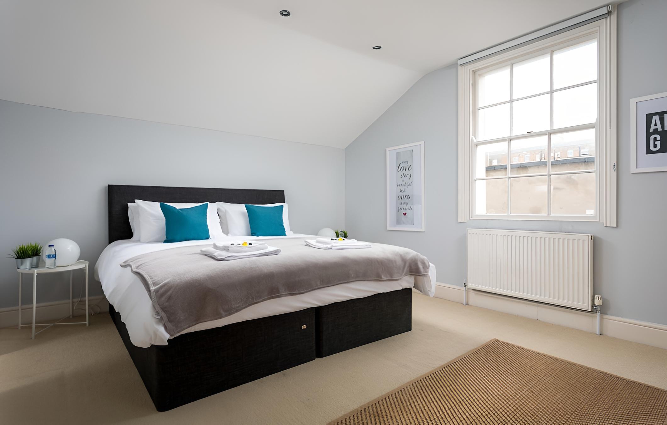 16 Lansdown Place