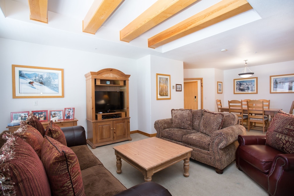 4314 - Two Bedroom Deluxe Creekside Condominiums 2 Condo