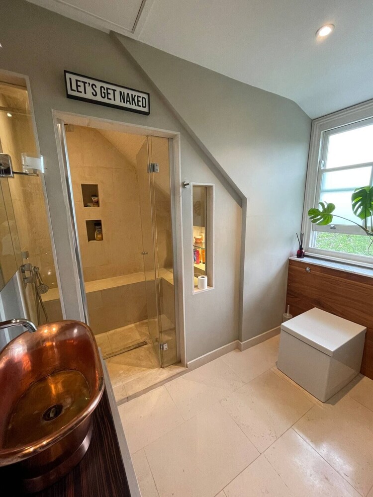 Gorgeous 1BD Flat With Steam Room - South Woodford