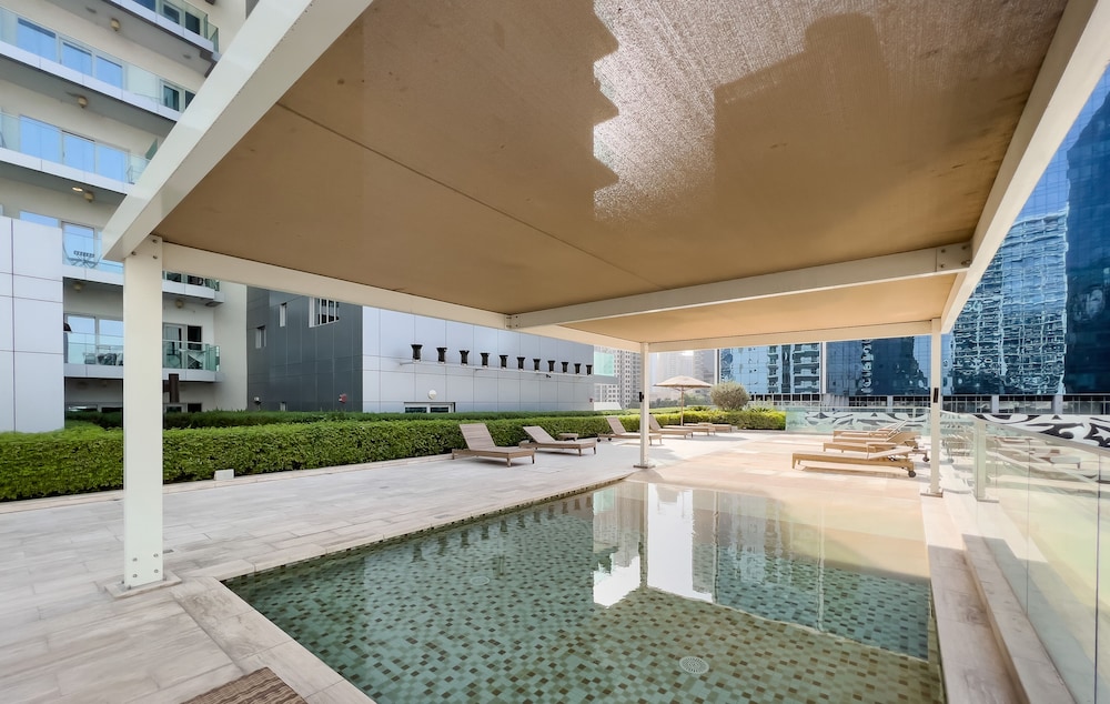 1 BR Apt walking distance to Dubai Mall