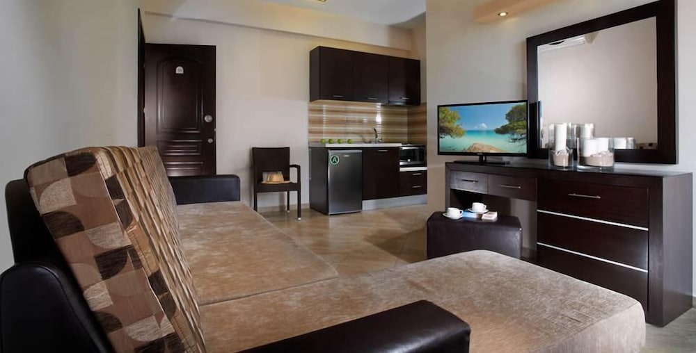 4 you Hotel photo 2