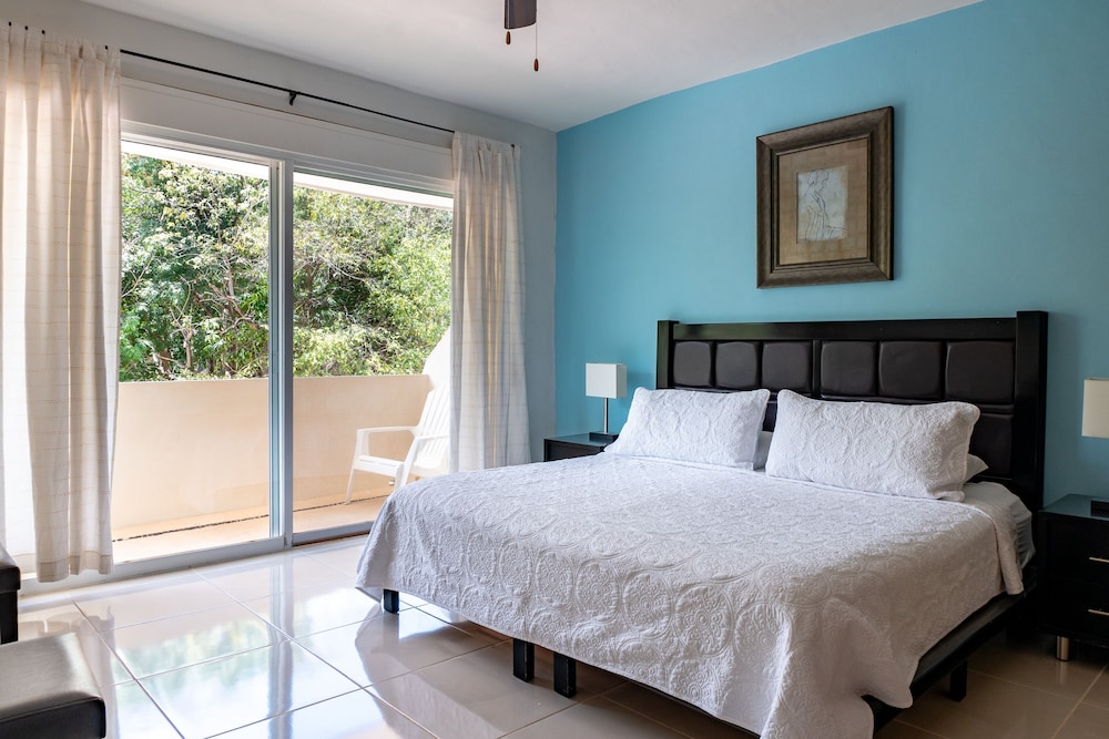 Meridian 204 2 Bedroom Condo by RedAwning view 5
