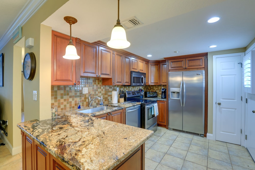 Fort Pierce Condo w/ Pools & Private Beach Access!