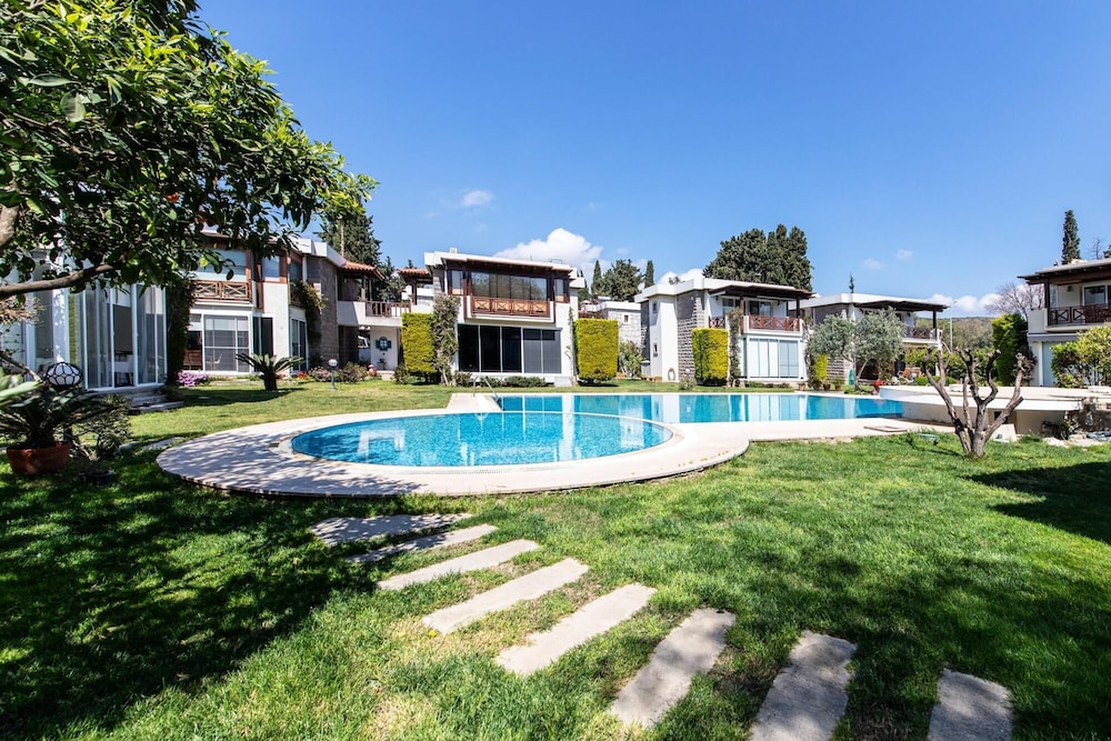 Luxury Villa With Shared Pool in Bodrum Ortakent