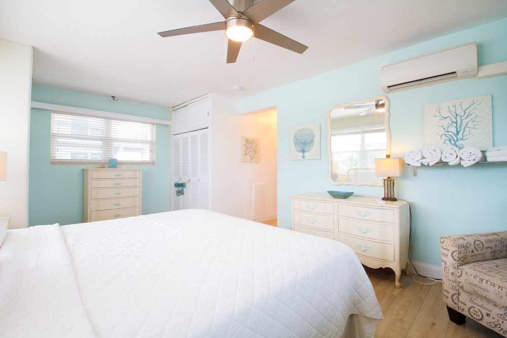 Tropic Terrace #59 - Beachfront Rental 2 Bedroom Condo by RedAwning view 4