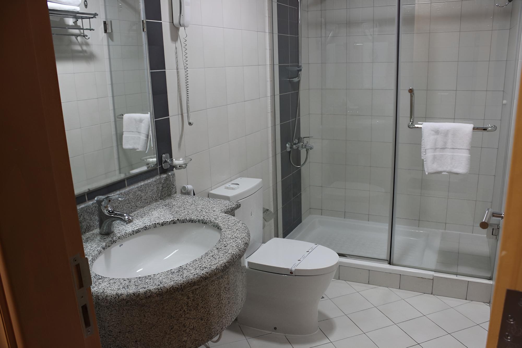 Montreal Naif Hotel
