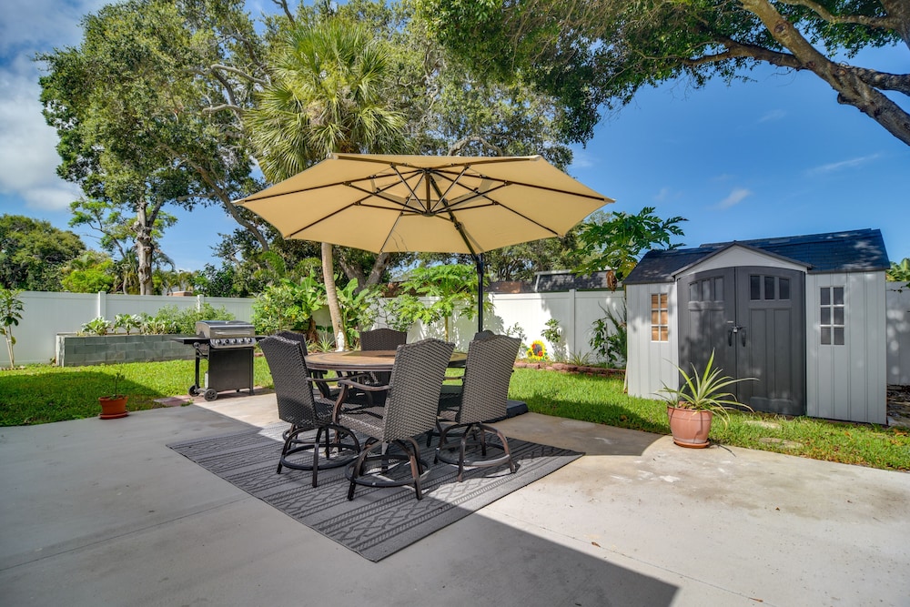 Largo Retreat Just Minutes to Beach & Attractions!